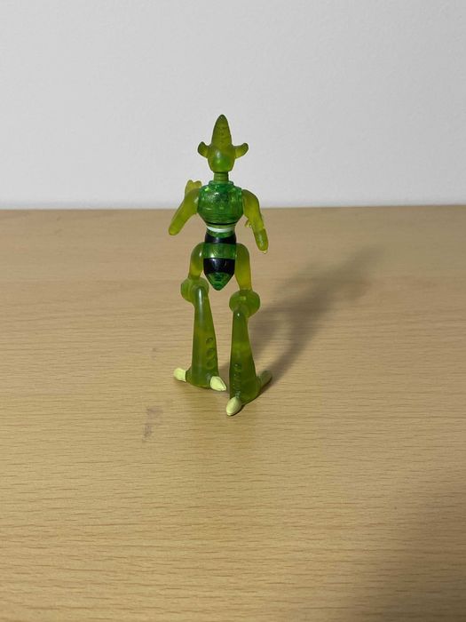 Ben 10 Omniverse Crash Hopper Omni-Plasm Bandai