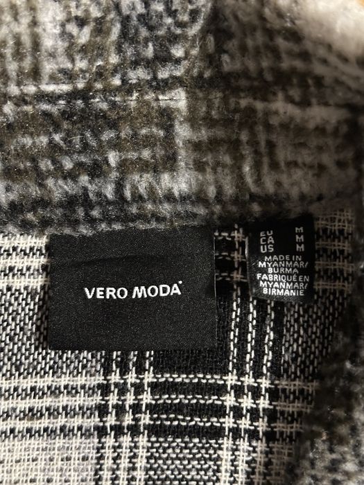 Koszulowa kurtka oversize w kratę Vero Moda – rozmiar M