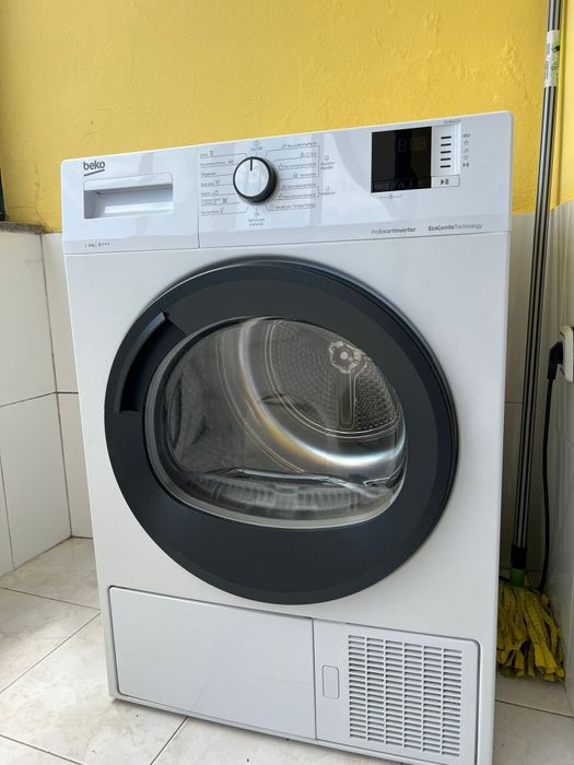 Máquina de secar roupa marca Beko