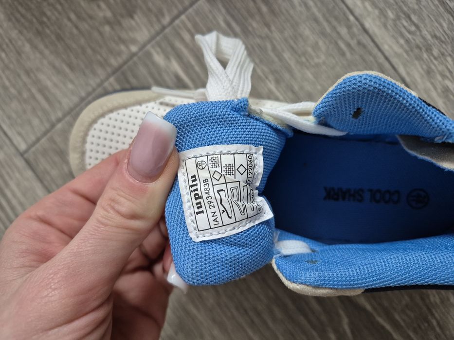 Продам ботинки нові