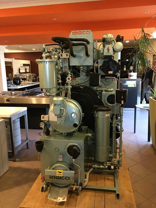 Máquina de limpeza a seco