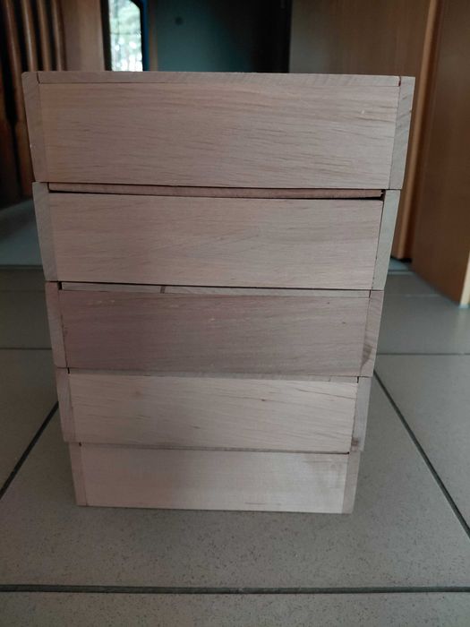 Drewniane pudełko do przechowywania i/lub ozdabiania