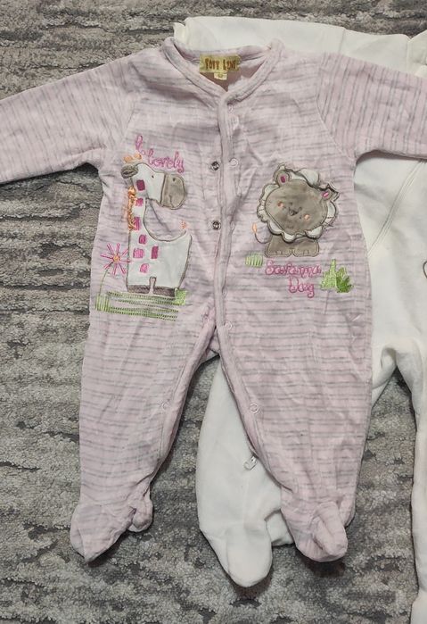 Pajacyk welurowy dla dziewczynki rozmiar 62