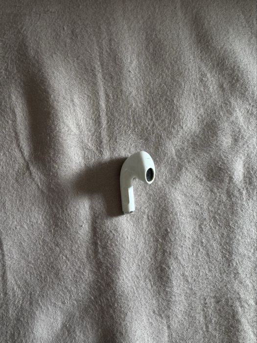 Правий навушник air pods 3
