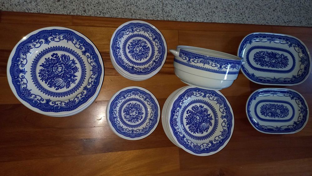 Conjunto de loiças "SP Coimbra Portugal"