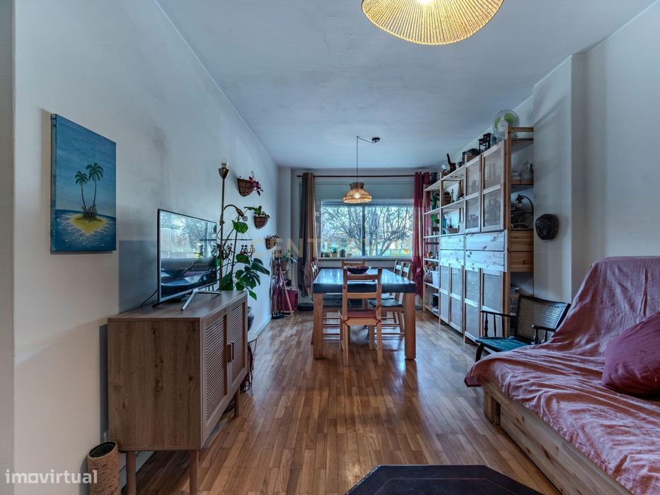 Apartamento T2 com terraço e lugar de garagem, ao Carvalhido - Porto