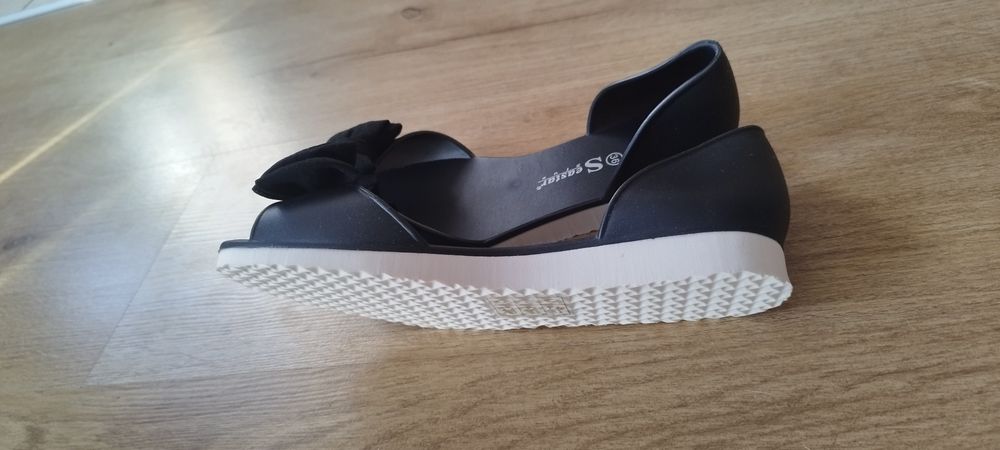 Sprzedam buty nowe rozmiar 36 ale rozmiar zawyżony na 36.5-37