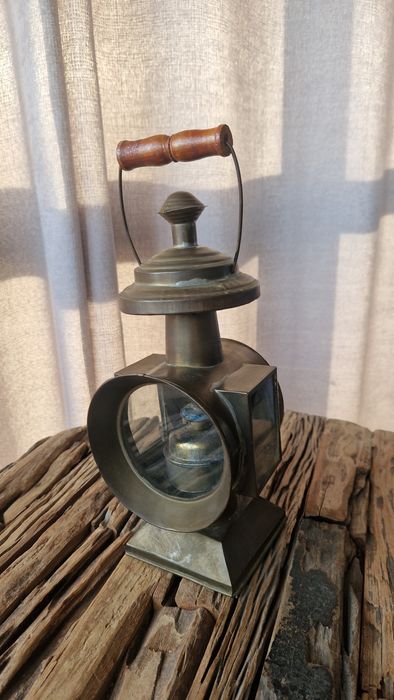 Lampa naftowa z mosiądzu sprawna