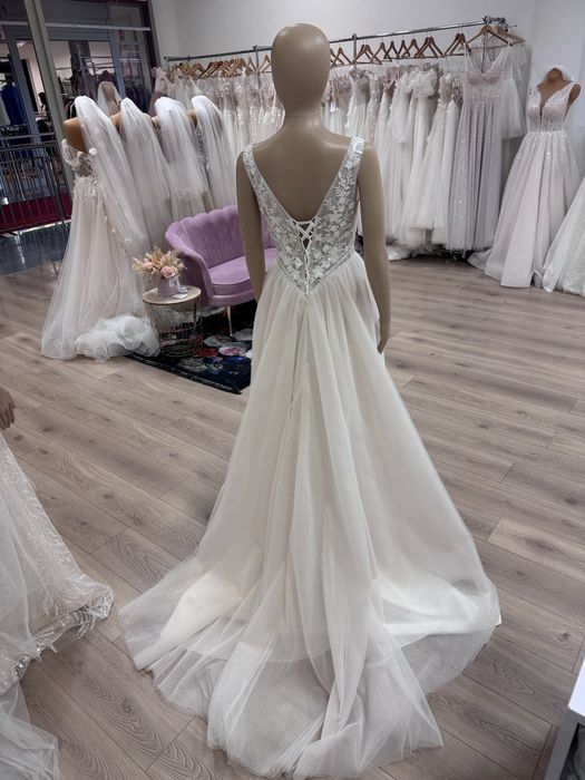 Nowa suknia ślubna błyszcząca z koronką i rękawkami na ramiączkach 38