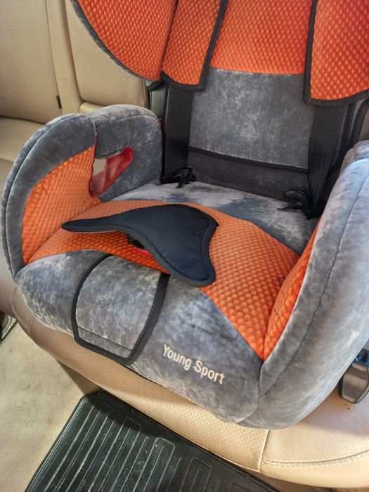 Автокрісло RECARO Young Sport (9-36 кг). Гарний стан!!!