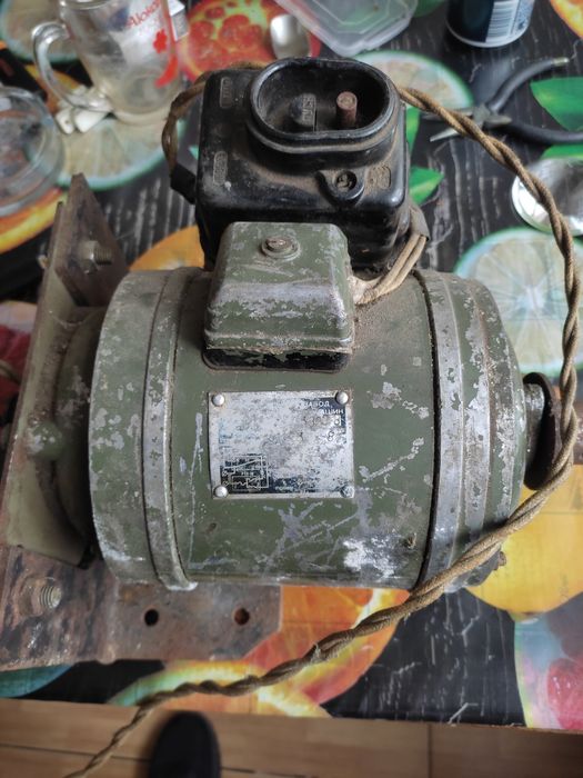 Электродвигатель на два шкива