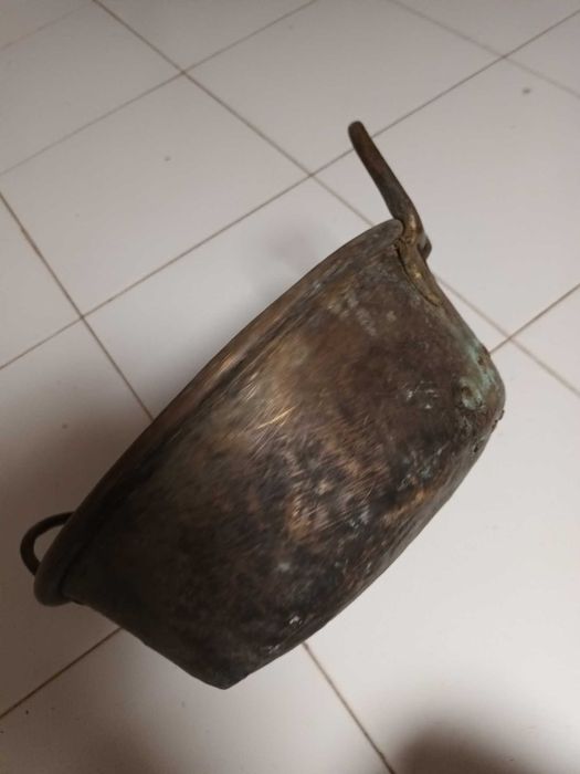 Copper Cauldron and Screwdriver from the 1960s64751290375043121