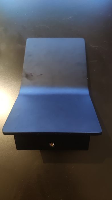 Suporte + luz LED integrada.