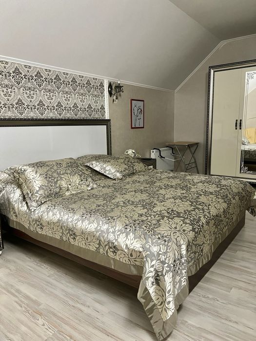 Продаж затишного заміського будинку