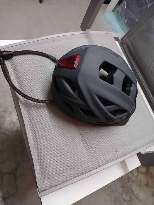 Capacete e cadeado de bicicleta berg