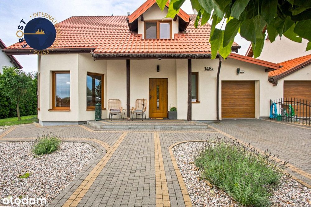 Dom po remoncie z ogrodem, jacuzzi i garażem