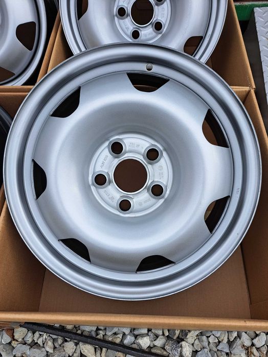 Felgi stalowe 17 5x120 7J  VW T5 T6 T7 Transporter Caravelle Multivan.
