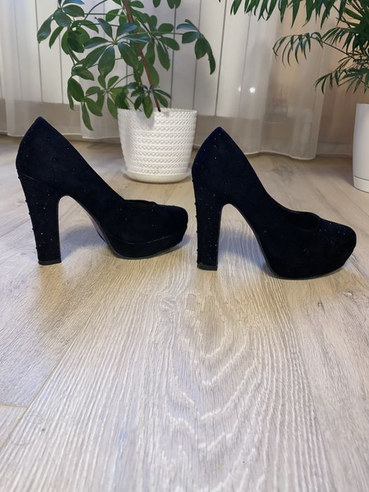 Чорні туфлі  36 розмір