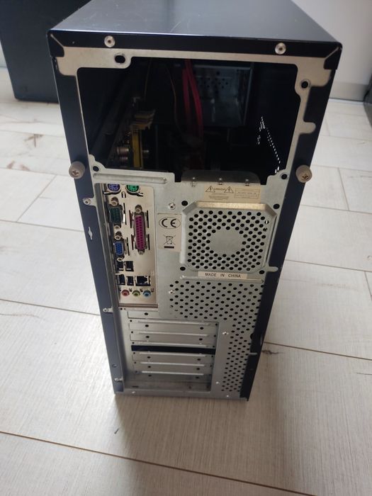 Obudowa retro PC + płyta główna + 2x CD Rom