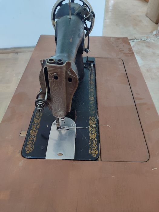 Продам швейну машину