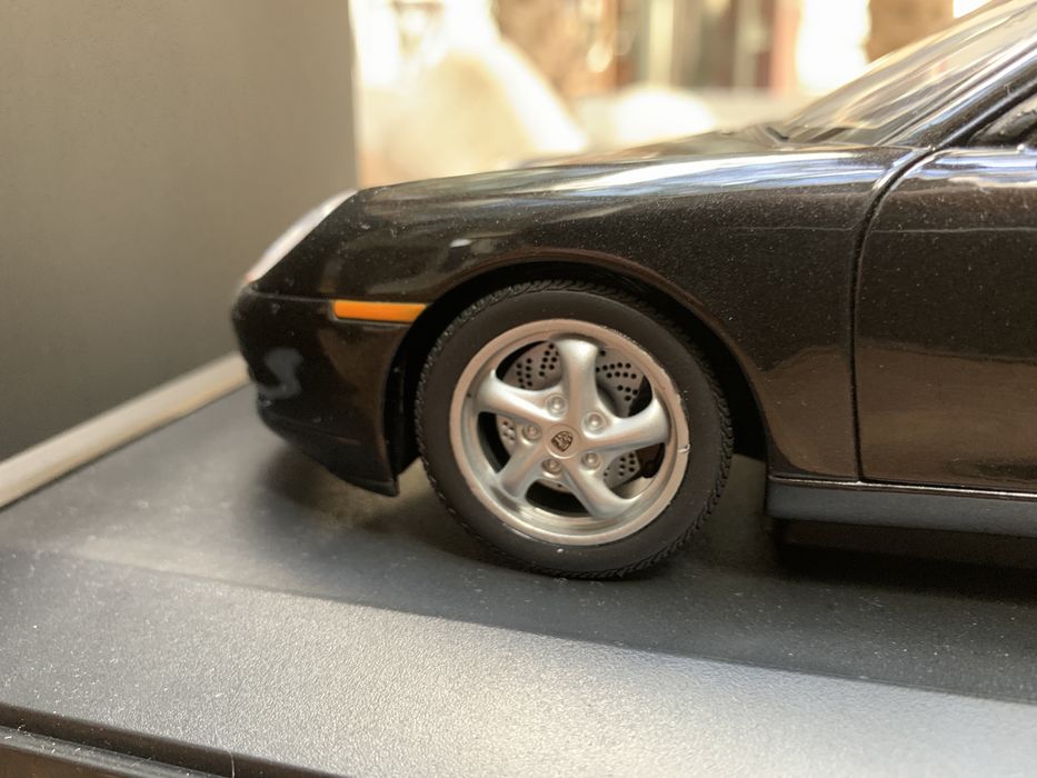 Porsche 996 911 Cabrio 1:18 Dealer edition by UT