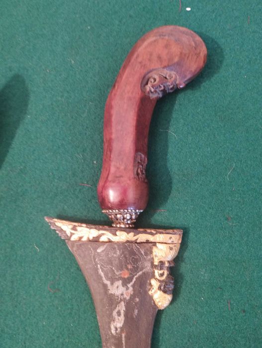 Kris malaio do final do século XIX LÂMINA COM OURO