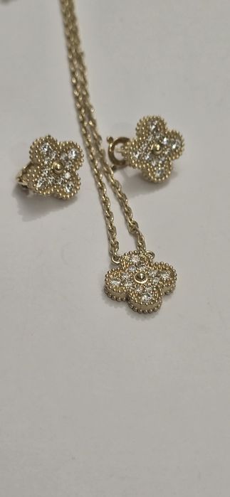 Сережки Van Cleef & Arpels з натуральними діамантами