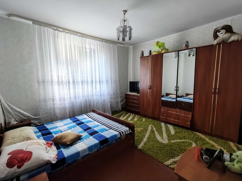 Будинок на просторій земельній ділянці між Базарчиком та Сушильним