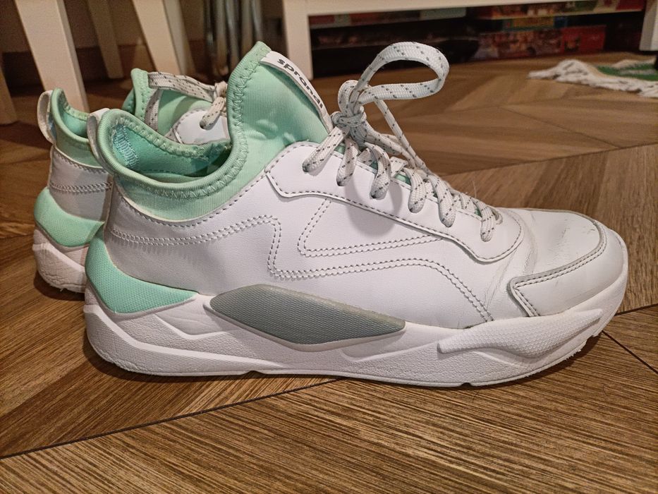 Białe sportowe buty Sprandi r.38