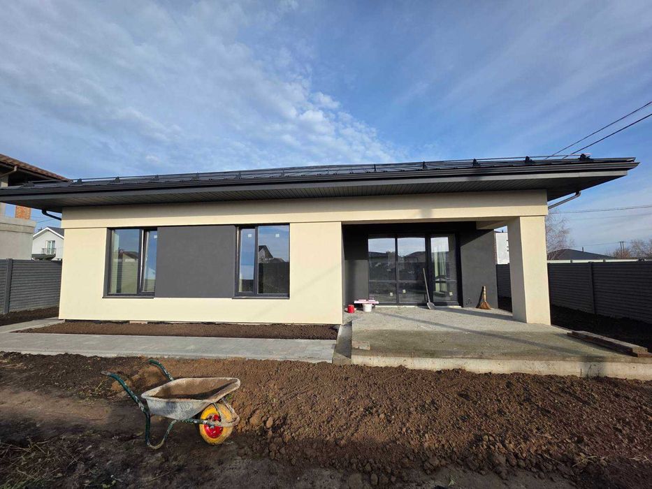 Тарасівка вул Павлюченка будинок 120м.кв. 5 соток землі