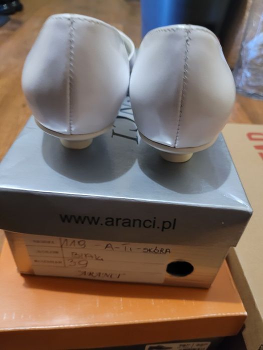 Buty białe ślubne