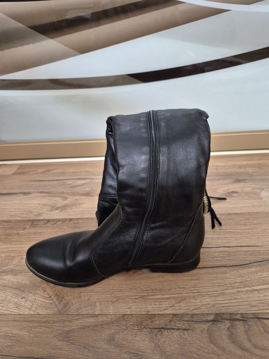 Стильні осінні шкіряні ботфорти 37 розміру
