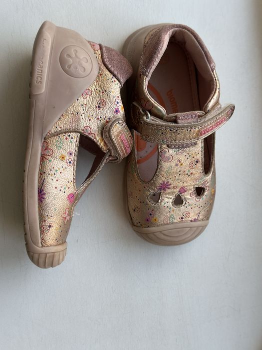 Шкіряні сандалі Biomecanics 23 розмір на дівчинку