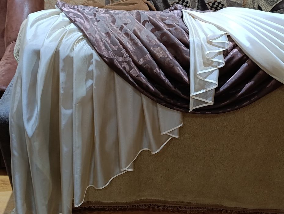 Продам ламбрикен зі шторою