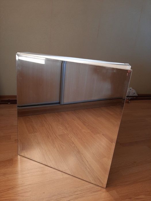 Підвісна шафа в ванну кімнату