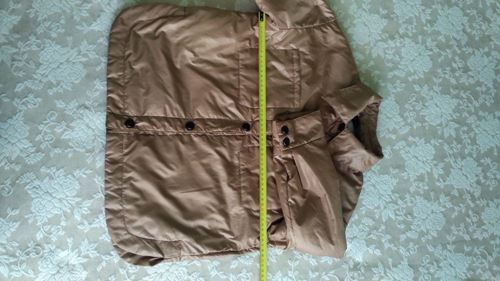 Курточка-вітровка для дівчинки.