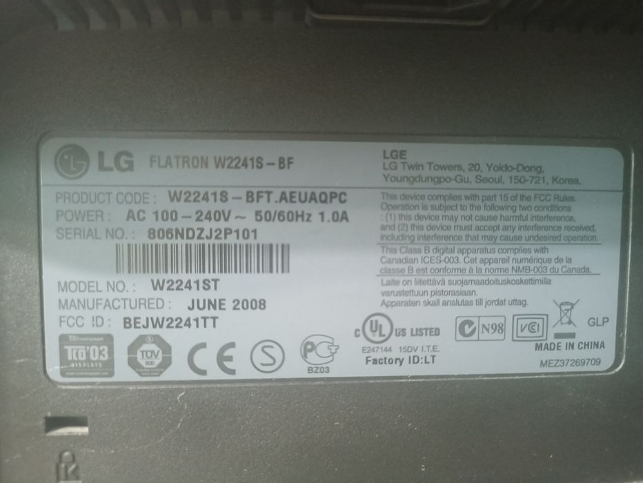 Монитор LG Flatron W2241S-BF.