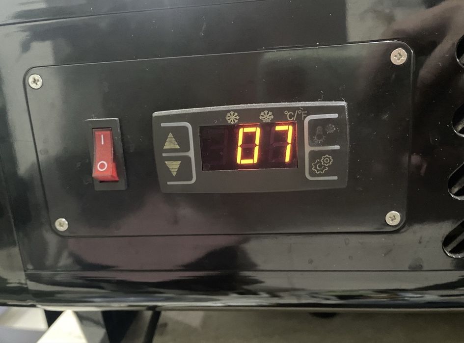 Кондитерська вітрина 100l