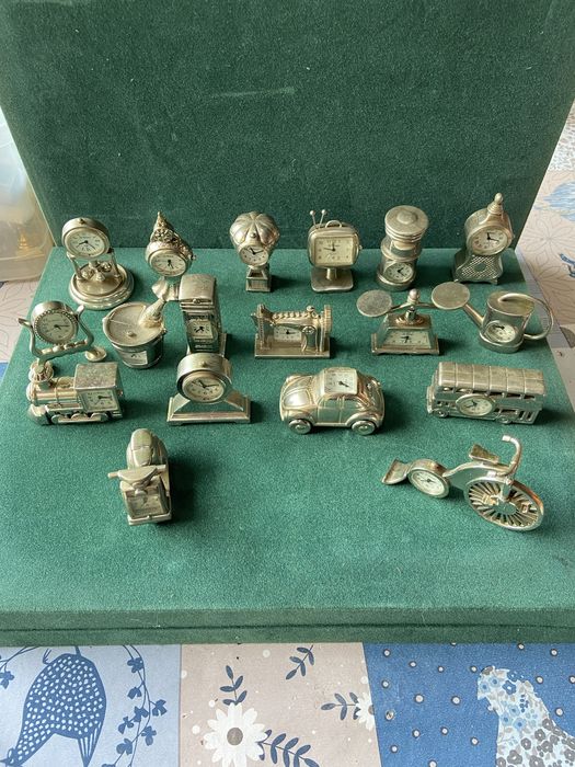 Conjunto de Relógios Miniaturas de Colecção