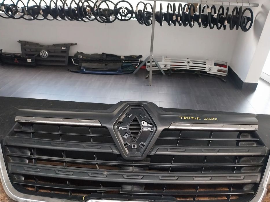 Grelha Renault Trafic III Ref: 623103743R
