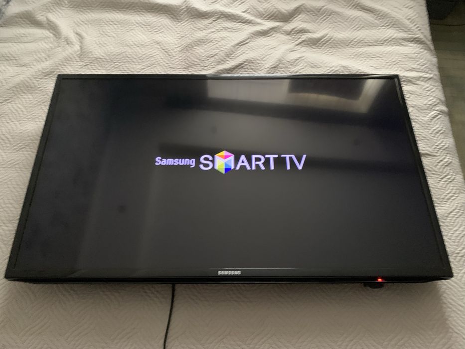 Телевізор Samsung  UE40EH5300W