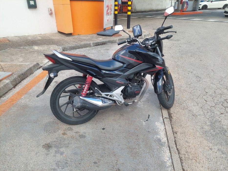 Honda CB125F Motorbike