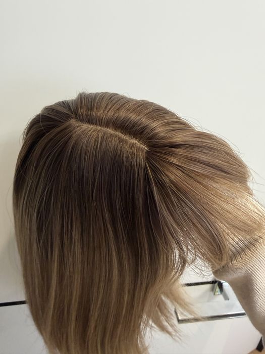 Парик дуже якісний та зручний