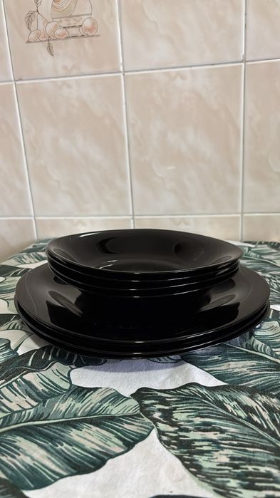 Conjunto de pratos pretos