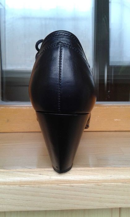 Полусапожки кожаные фирмы "Gabor" черного цвета 37,5-38 размера