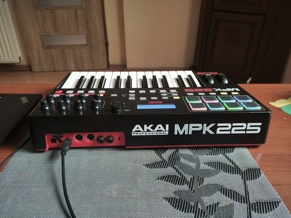 AKAI MPK 225  Super stan
