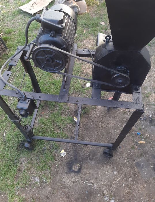 Млин для перебою зерна. Робочий