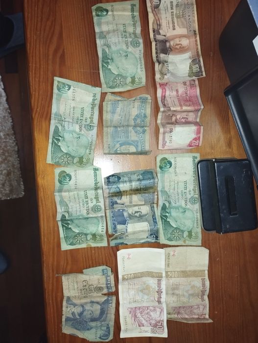 Notas e moedas antigas