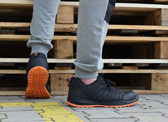 Półbuty robocze damskie ochronne z metalowym podnoskiem lekkie BHP 38