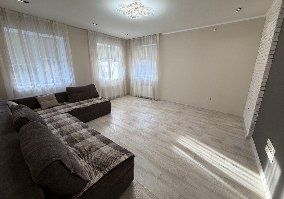 Продається будинок з ремонтом на Баварії, 8 соток